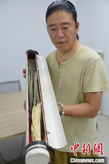 草編用的材料玉米皮、棕樹葉 李鵬茹 攝