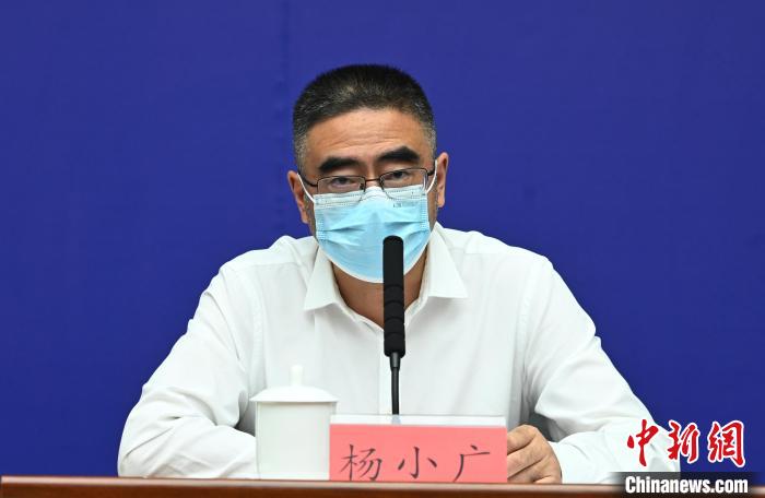 成都市政府副秘書長、市衛(wèi)健委主任楊小廣?！“苍?攝
