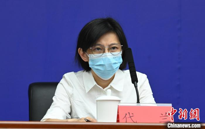 成都市經(jīng)信局總工程師代蘭?！“苍?攝