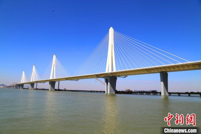建設(shè)中的珠海金海特大橋?！∶蠎c虎 攝