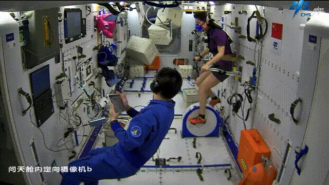 航天員在軌鍛煉。圖片來源：中國(guó)載人航天工程辦公室官方微信