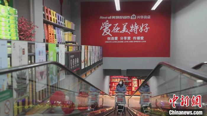 美特好從一家不足百平方米小店，一路發(fā)展成華北零售業(yè)領(lǐng)軍企業(yè)、中國百強商業(yè)連鎖集團、中國零售500強?！∠蛏?攝