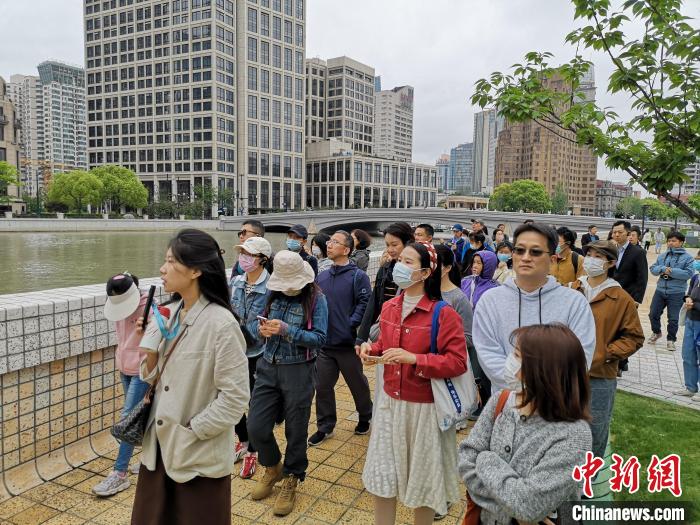 新階層人士走讀黃浦蘇州河沿岸?！》队畋?攝