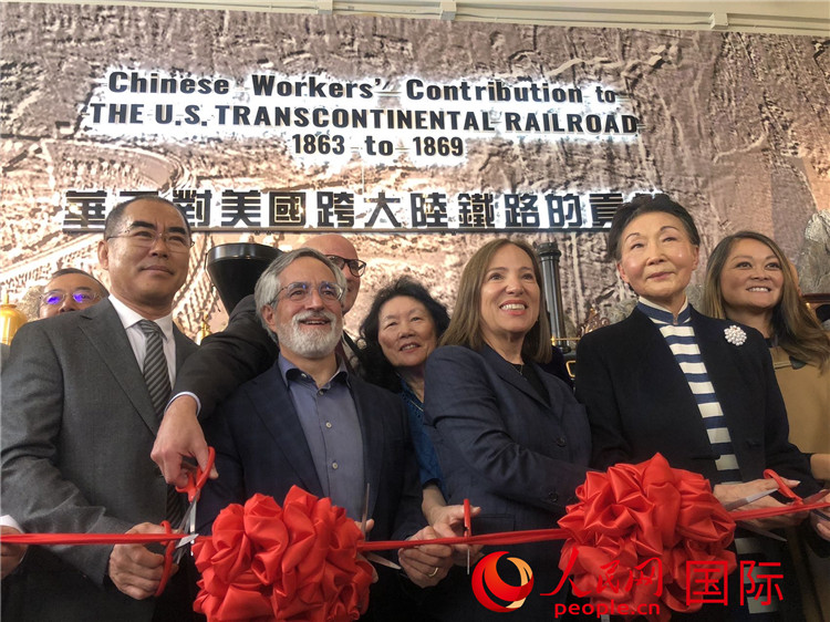 圖為（從右到左）方李邦琴、加州副州長康依蓮、舊金山市議長佩斯金、中國駐舊金山副總領事潘慶江在剪彩。人民網(wǎng)記者 鄧圩攝