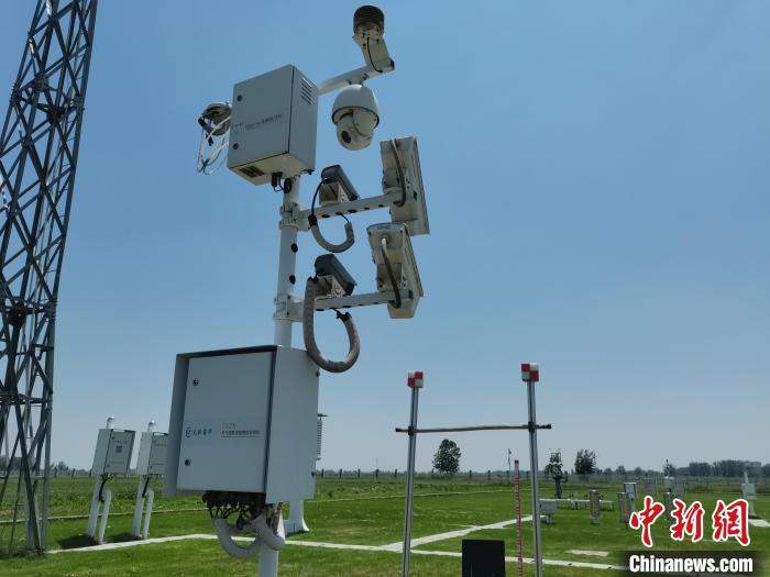 壽縣國(guó)家氣候觀象臺(tái)內(nèi)各種觀測(cè)設(shè)備?！侨?攝