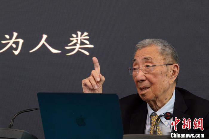 高能論壇上，丁肇中先生與現(xiàn)場聽眾交流?！?lt;a target='_blank' href='/'><p  align=