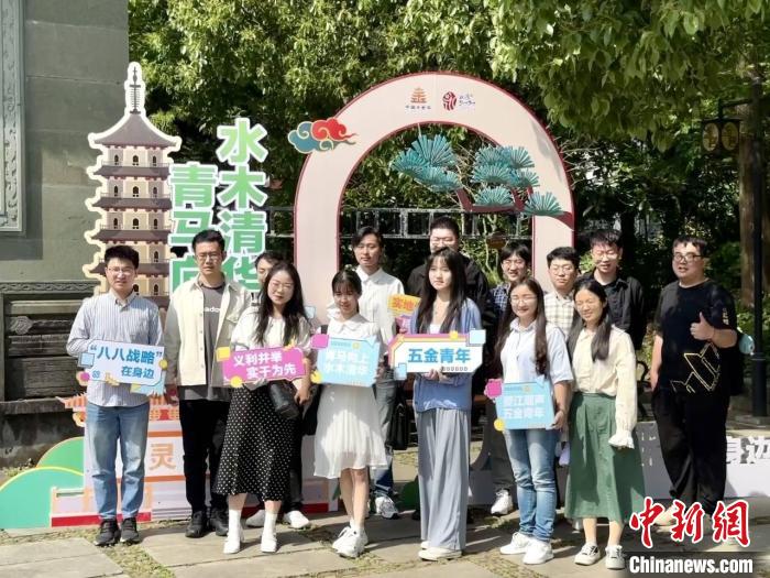 宣講團(tuán)成員在永康市合影?！吴晫?攝