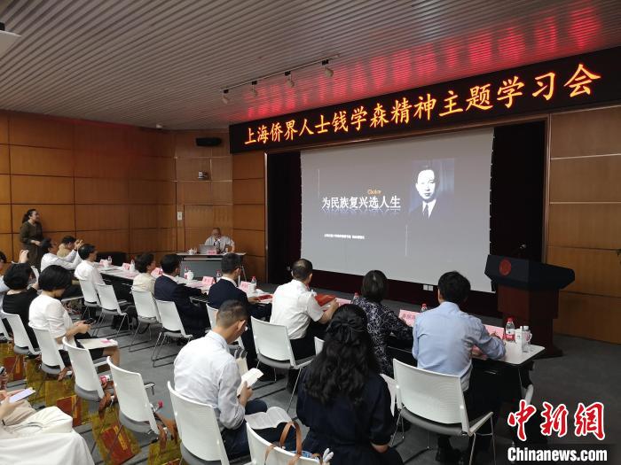 上海交通大學(xué)錢學(xué)森圖書館館長(zhǎng)、錢學(xué)森之子錢永剛以“為民族復(fù)興選人生”為題作專題報(bào)告?！》队畋?攝