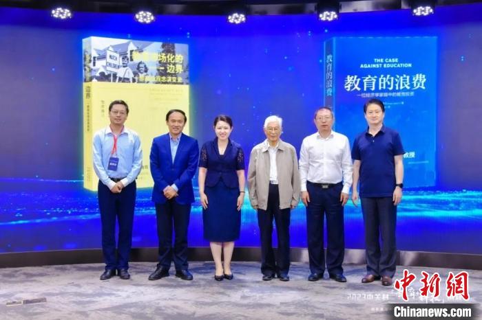 數(shù)智時(shí)代教育面臨怎樣的新機(jī)遇？專家：積極挖潛創(chuàng)新、謹(jǐn)慎應(yīng)對挑戰(zhàn)