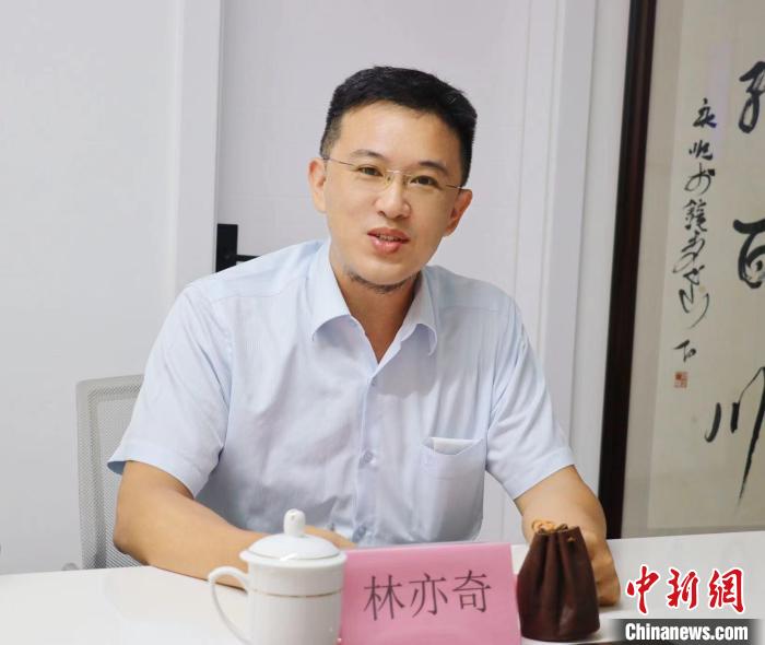 臺(tái)灣創(chuàng)新聯(lián)合建筑協(xié)會(huì)理事長(zhǎng)林亦奇講述設(shè)立驛站愿景。　吳允杰 攝