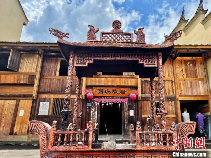 臺(tái)灣上趣開(kāi)新團(tuán)隊(duì)入駐古田縣平湖鎮(zhèn)端上村，以“圓瑛法師故里”為主題打造愛(ài)國(guó)禪意村。　呂巧琴 攝