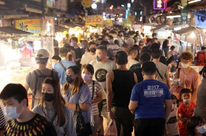冰粉、雙皮奶、螺螄粉……臺(tái)網(wǎng)友發(fā)帖：臺(tái)灣街頭越來越多大陸小吃