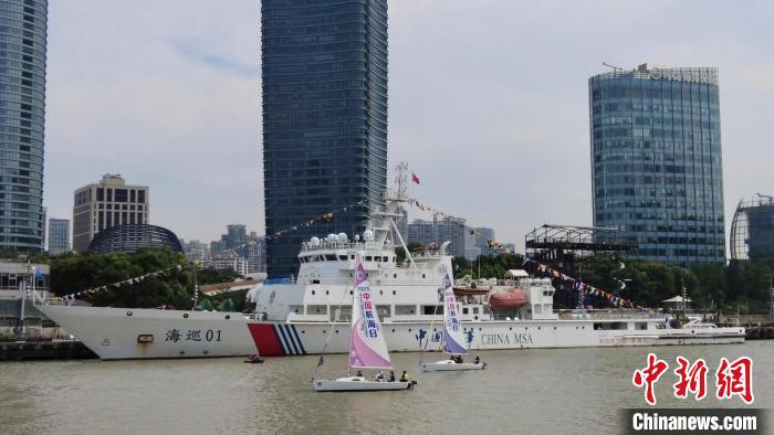 海事巡航救助船“海巡01”輪?？繃?guó)客碼頭，向公眾免費(fèi)開放?！≈烨镬戆?攝