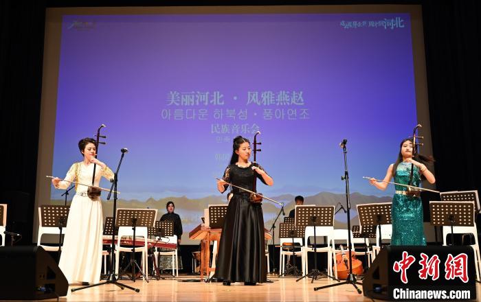 圖為音樂會(huì)現(xiàn)場?！∈谞栔袊幕行墓﹫D