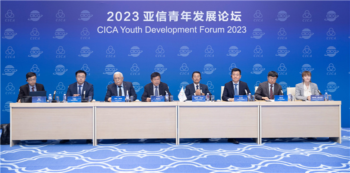 2023亞信青年發(fā)展論壇嘉賓發(fā)言現(xiàn)場(chǎng)。人民畫(huà)報(bào)供圖