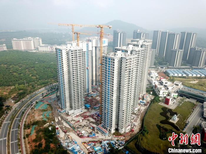 廣州一在建樓盤。 范少鵬 攝