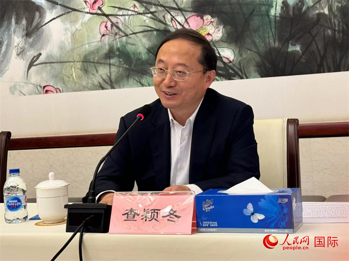 10月31日，蘇州市人民政府副市長(zhǎng)查穎冬在第五屆中法文化論壇媒體吹風(fēng)會(huì)上講話。（人民網(wǎng) 謝瑩攝）