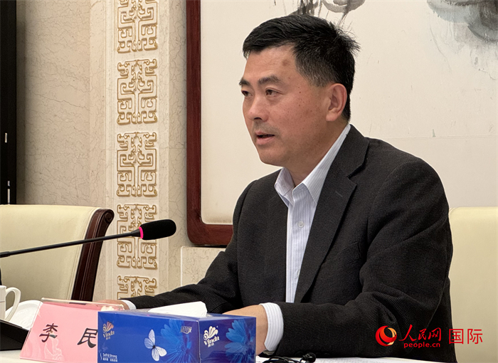 10月31日，歐美同學(xué)會(huì)秘書長(zhǎng)李民在第五屆中法文化論壇媒體吹風(fēng)會(huì)上講話。（人民網(wǎng) 謝瑩攝）