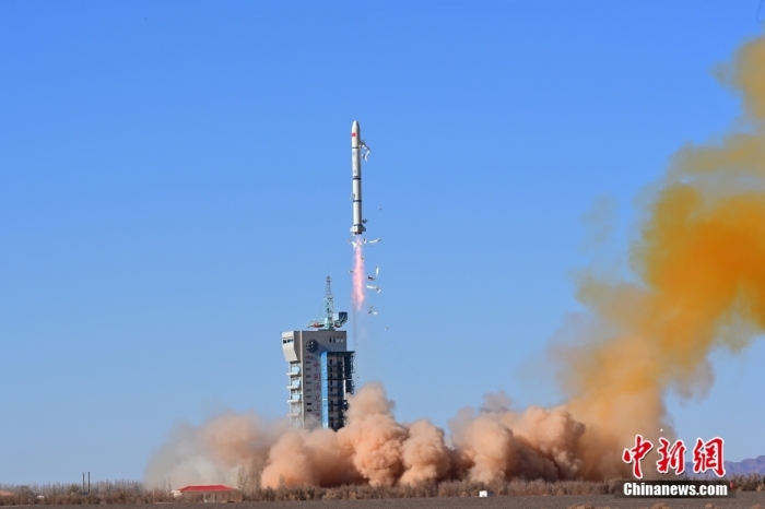 北京時(shí)間2023年11月16日11時(shí)55分，我國(guó)在酒泉衛(wèi)星發(fā)射中心使用長(zhǎng)征二號(hào)丙運(yùn)載火箭，成功將新一代海洋水色觀測(cè)衛(wèi)星發(fā)射升空，衛(wèi)星順利進(jìn)入預(yù)定軌道，發(fā)射任務(wù)獲得圓滿(mǎn)成功。此次任務(wù)是長(zhǎng)征系列運(yùn)載火箭第497次飛行。汪江波 攝