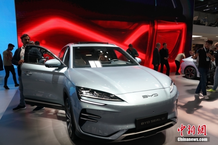 2023年德國國際汽車及智慧出行博覽會(IAA mobility)(亦簡稱慕尼黑國際車展)將于9月5日正式開幕。在9月4日舉行的媒體日，記者看到諸品牌紛紛攜“拳頭”產(chǎn)品亮相。圖為當(dāng)日比亞迪SEAL U在歐洲首秀。<a target='_blank' href='/'><p  align=