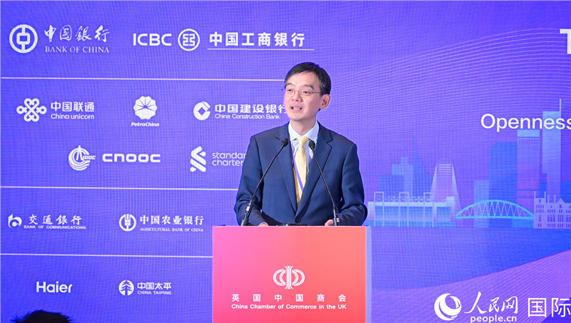 英國中國商會會長、中國銀行倫敦分行行長方文建 致歡迎辭。人民網(wǎng) 郭錦標(biāo)攝