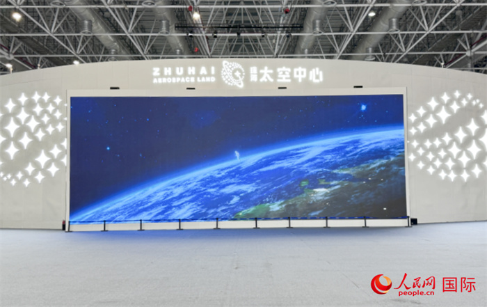 珠海太空中心是珠海市為發(fā)揮中國(guó)航展品牌效應(yīng)和帶動(dòng)效應(yīng)而打造的“永不落幕的航展”。人民網(wǎng)記者 張麗鷗攝
