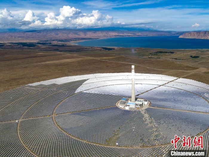 資料圖：光伏發(fā)電園區(qū)一隅。張進剛 攝