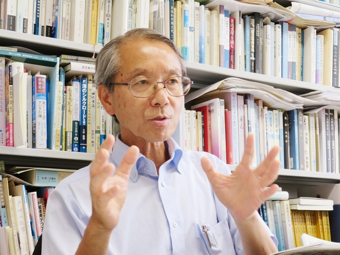 日本創(chuàng)價大學教授高橋強接受人民網(wǎng)采訪。（視頻截圖）