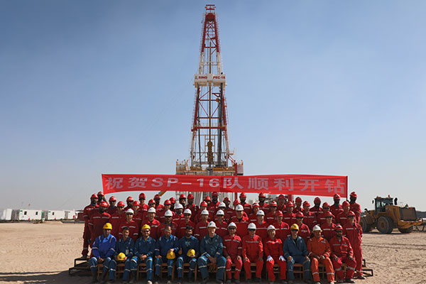 12月25日，中石化國(guó)工科威特分公司SINOPEC-16隊(duì)在科威特北部油區(qū)順利開鉆。中石化供圖