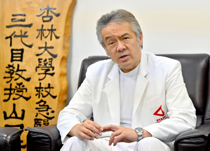 日本杏林大學醫(yī)學部教授山口芳裕。（圖片來源：《朝日新聞》）