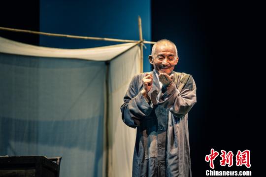 游本昌《弘一法師·最后之勝利》劇照。游思涵 攝