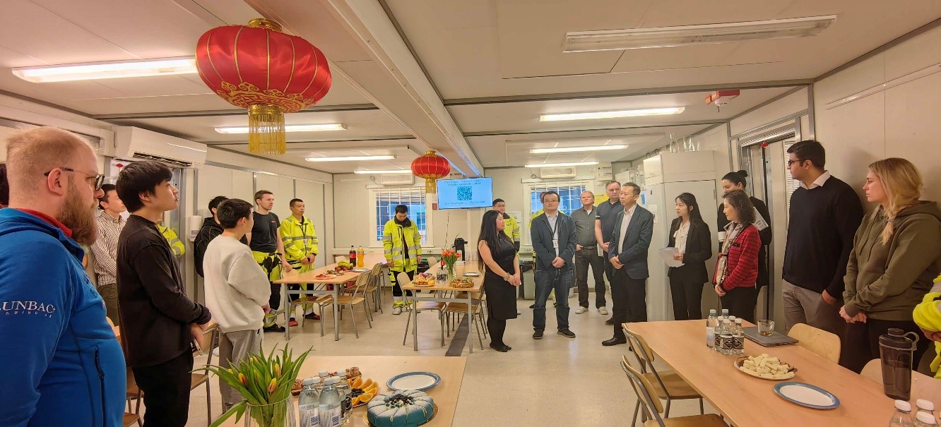 中國(guó)駐瑞典大使崔愛(ài)民走訪中鐵隧道局集團(tuán)瑞典工程公司。中國(guó)駐瑞典大使館供圖