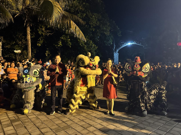 舞獅表演。巴陵康孔子學院供圖