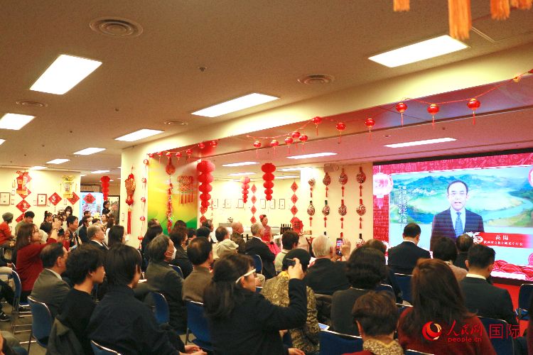 2月9日，“喜迎龍年·品味陜西”——2024新春迎福（展）聯(lián)歡會暨陜西文化年在東京中國文化中心拉開帷幕。人民網(wǎng) 許可攝
