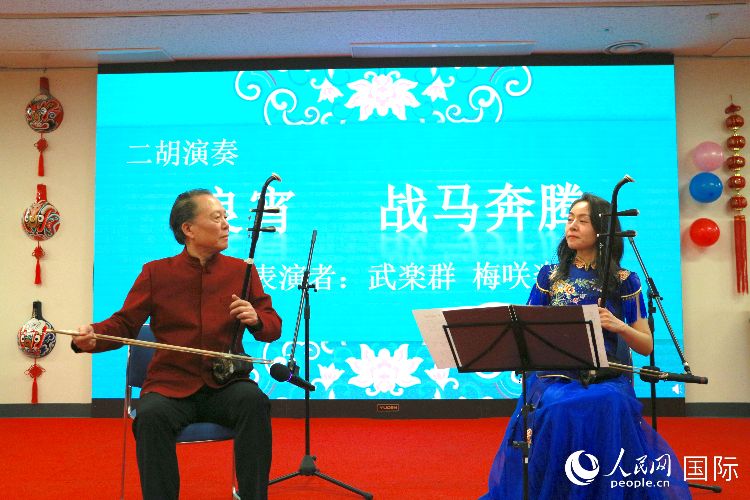 二胡合奏。人民網(wǎng) 許可攝