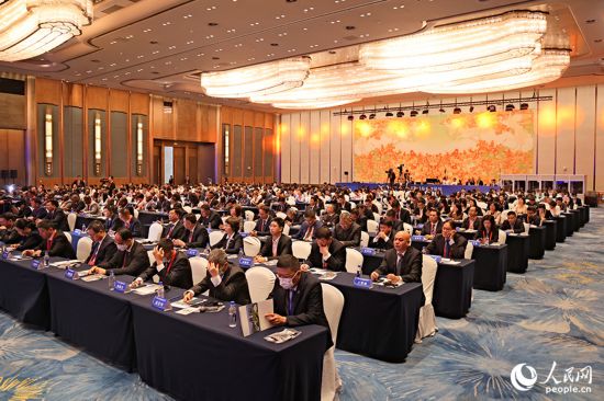 與會(huì)嘉賓濟(jì)濟(jì)一堂。人民網(wǎng)記者 陳博攝