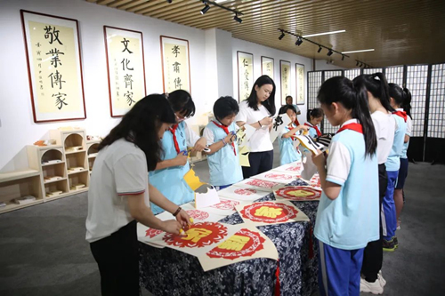 1、長沙市雨花區(qū)校園清廉家風(fēng)館開館。受訪單位供圖