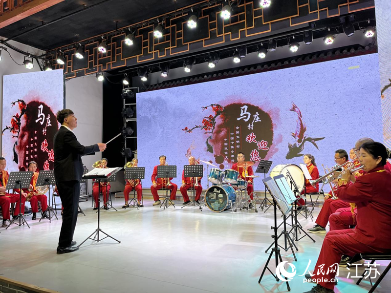 馬莊農(nóng)民樂團(tuán)在排練節(jié)目。人民網(wǎng) 李子佩攝