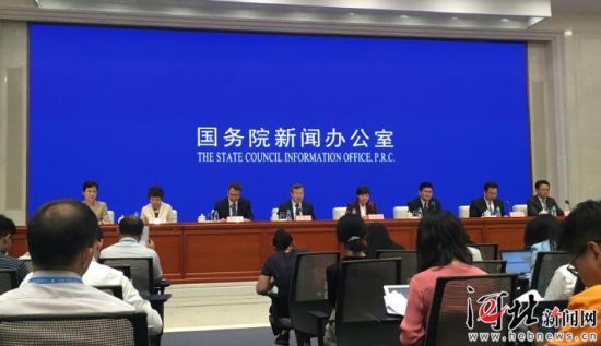 8月26日，國務(wù)院新聞辦召開國務(wù)院政策例行吹風(fēng)會。圖為吹風(fēng)會現(xiàn)場。 記者李巍攝