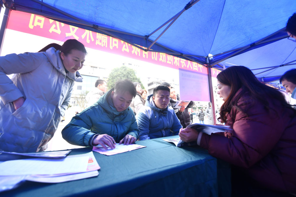 牢牢守住不發(fā)生規(guī)模性返貧致貧底線——西部脫貧地區(qū)“5年過(guò)渡期”一線觀察