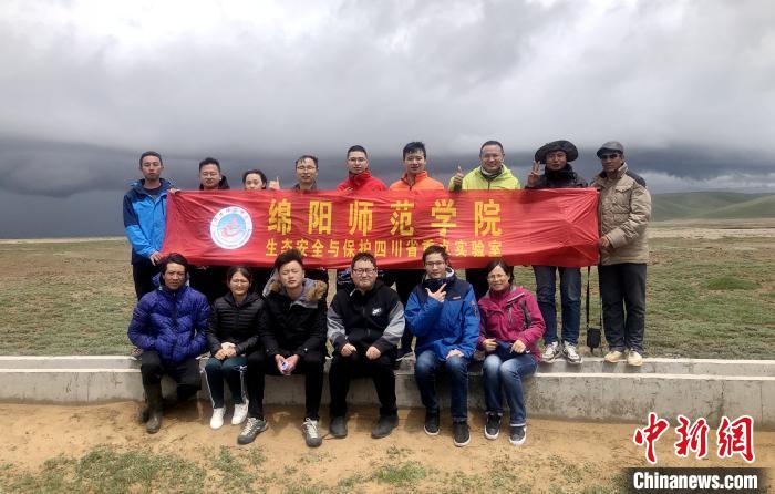 圖為綜合考察團(tuán)野外調(diào)查組在西藏安多縣。西藏那曲市林業(yè)和草原局供圖