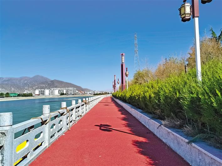 圖為濱河體育公園自行車車道。.jpg