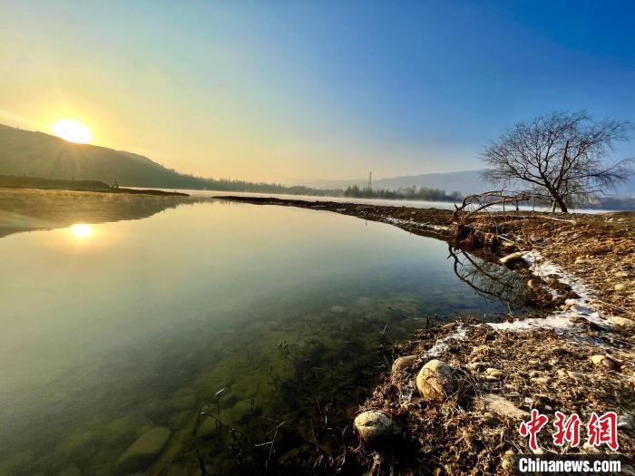 圖為青海省化隆縣黃河濕地景色?！±钣穹?攝