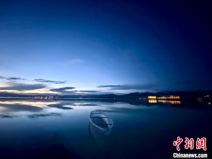 圖為茶卡天空壹號(hào)景區(qū)。　李江寧 攝