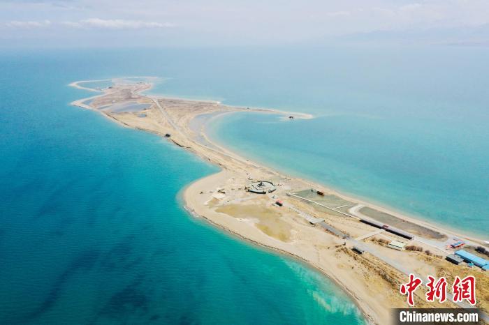 圖為青海湖?！±罱瓕?攝