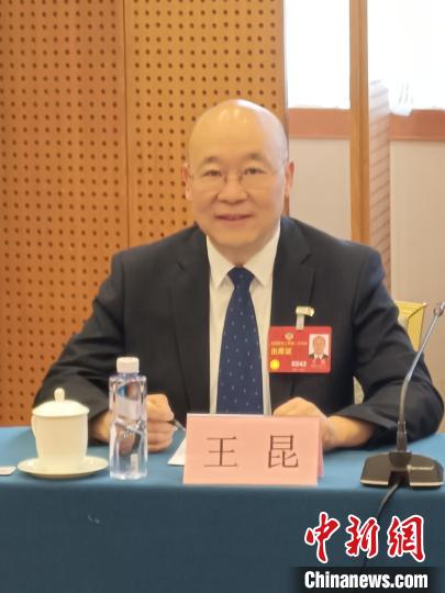 圖為全國(guó)政協(xié)委員，農(nóng)工黨青海省委會(huì)主委王昆?！∈茉L者供圖