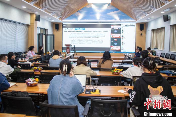 圖為論壇會議現(xiàn)場。　同東放 攝