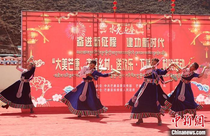 舞蹈《吉祥熱巴》?！∶⒖悼h委宣傳部供圖