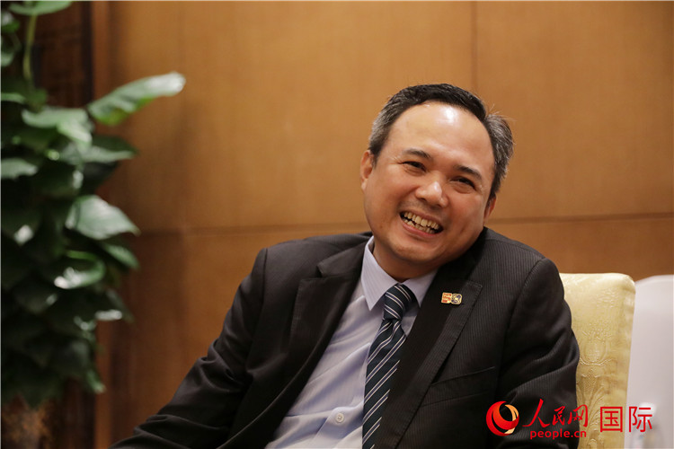 馬來西亞駐南寧總領(lǐng)事館總領(lǐng)事阿哈默·法蒂爾·伊斯邁爾在2024中國-東盟教育交流周期間接受人民網(wǎng)專訪。人民網(wǎng) 王婧攝