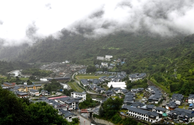 資料圖為西藏山南隆子縣扎日鄉(xiāng)全景?? 中新社記?? 李林 ??.jpg